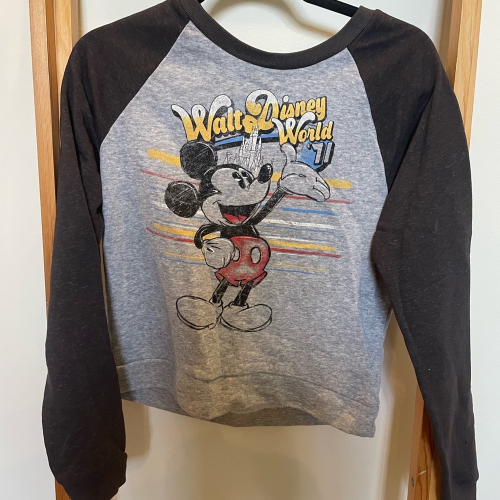 Disney sweatshirt. Size Med, great condition